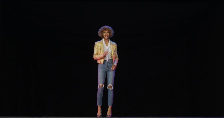 PRVA FOTKA - sl_hologram_jeans_goldJacket_v04_withoutReference