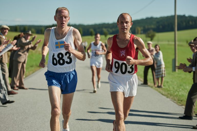Gustaf Jansson (Jan Pernica) a Emil Zátopek (Václav Neužil), OH Helsinky 1952, Film Emil Zátopek © 2021 Bontonfilm