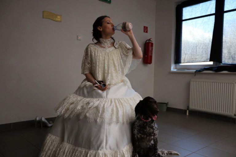 Záber z nakrúcania filmu Láska hory prenáša © 2022 Continental Film, Daniel Brogyányi