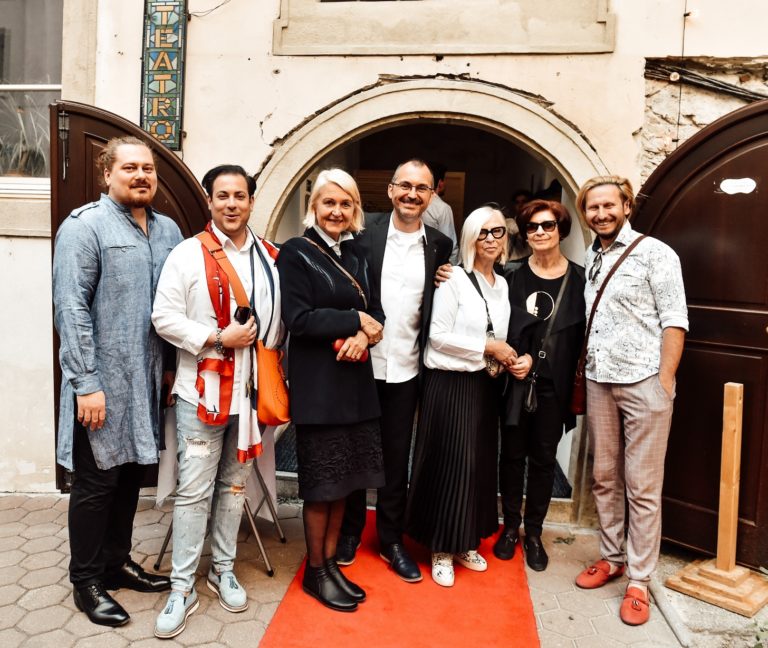 10 pred premiérou