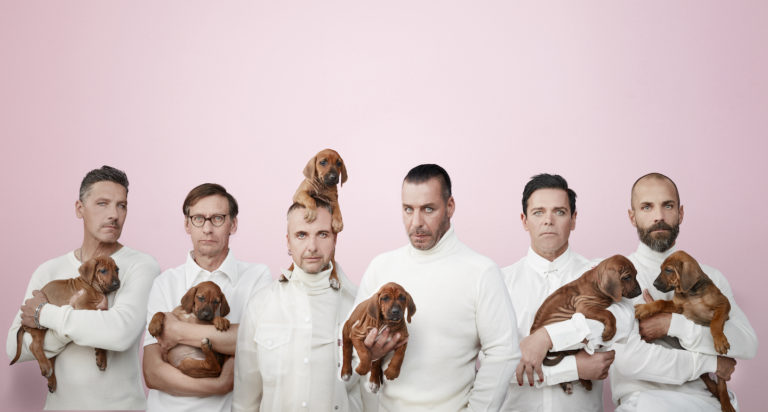 13.04.2019Rammstein, Welpen. Puppy, Jens KochPhoto ©: Jens Koch mobil: +49 178 85 17 61 0email: jens@jenskochphoto.comweb: www.jenskochphoto.comIban: DE55 4306 0967 1229 5889 00BIC: GENODEM1GLSUSt.Nr. DE222728105