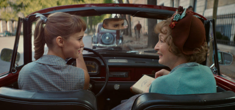 MHGTP_TCFP_00052_RCAlba Baptista stars as Natasha and Lesley Manville as Mrs. Harris in director Tony Fabian’s MRS.HARRIS GOES TO PARIS, a Focus Features release. Credit: Courtesy of Focus Features / © 2021 Ada Films Ltd - Harris Squared Kft
