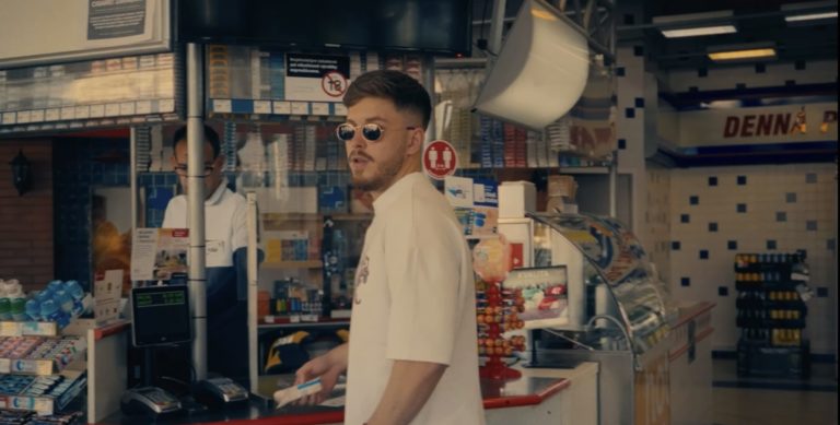 Alan Murin má video k&nbsp;ďalšej novinke z&nbsp;albumu Trueself - singel Vamos Bombas aj s Rytmusom