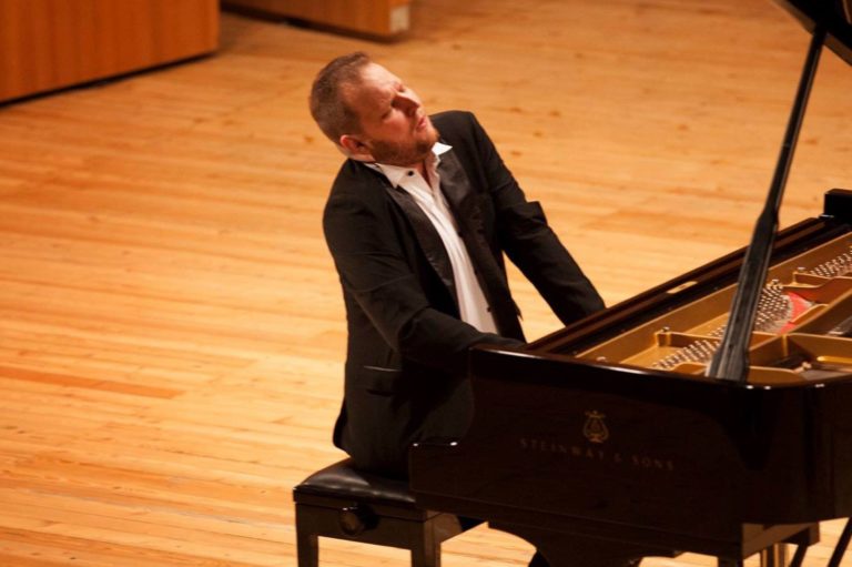 Lukáš Vondráček a Symfonický orchester hlavného mesta Prahy FOK si uctia dvojité výročie Sergeja Rachmaninova
