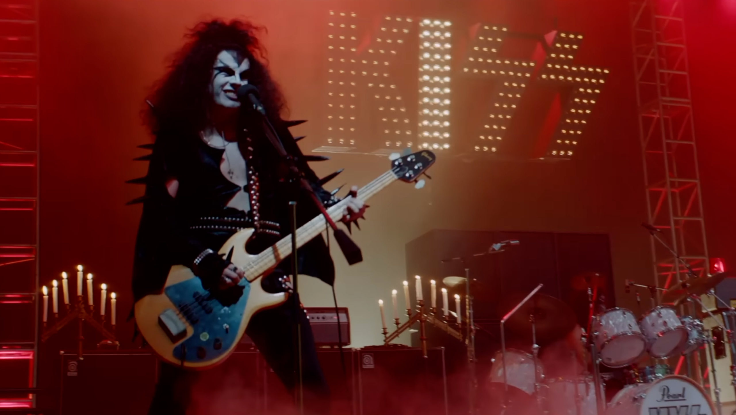 O mesiac príde do kín Stávka na zlato – film o mužovi, ktorý objavil Kiss, Cher či Donnu Summer