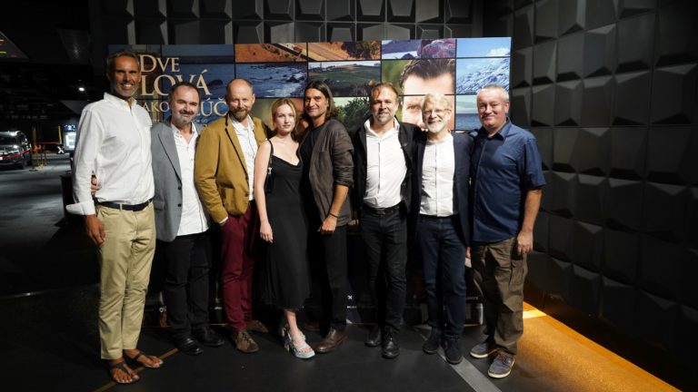 Výpravný česko-slovenský film Dve slová ako kľúč je už v kinách. Aká bola premiéra?