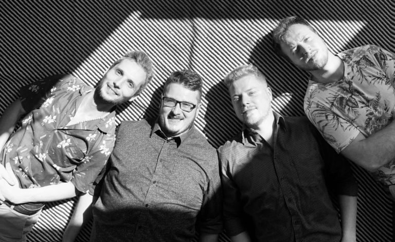 Róbert Fapšo Quartet dozrel, vypočujte si ich nový album Dokorán