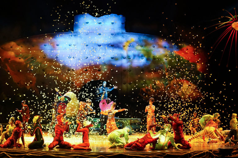 Cirque du Soleil – Ovo vtiahne divákov do života chrobáčikov – a to doslova!