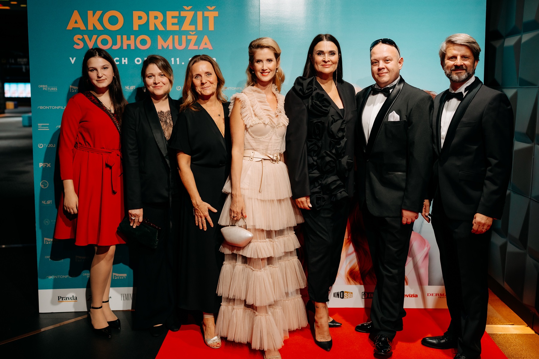 Známe osobnosti si užili premiéru komédie Ako prežiť svojho muža