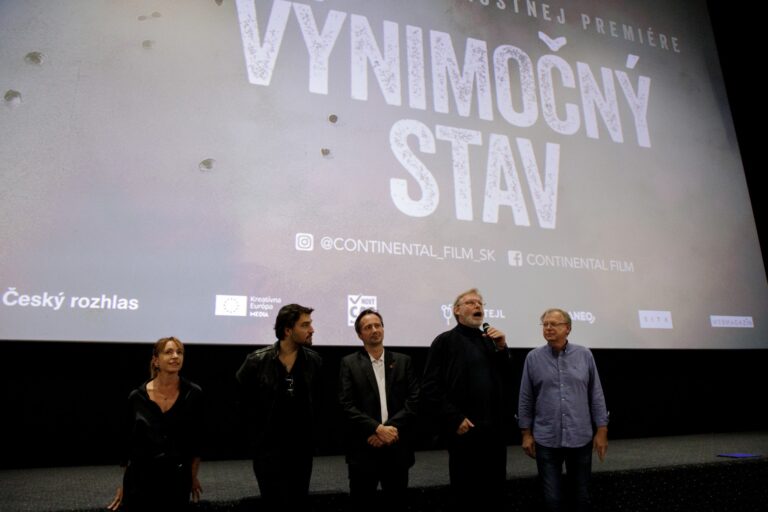 Do kín prišla komédia Výnimočný stav s Vetchým a Dykovou, hovorí o vytváraní hoaxov 