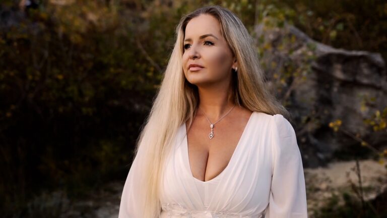 LeRa vystupuje z komfortnej zóny: „Odpúšťam“ prináša nečakanú hudobnú zmenu a hlboký odkaz