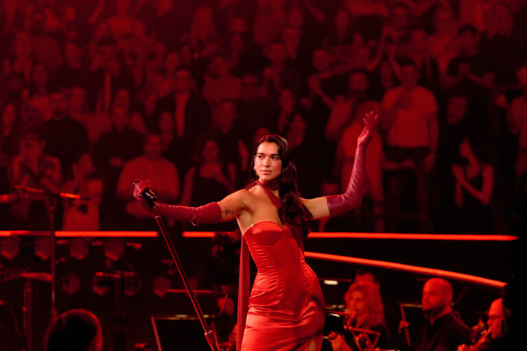 Dua Lipa vydala svoj prvý "živák" Live from the Royal Albert Hall