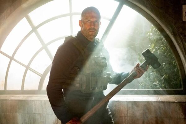 O mesiac pôjde v kinách Jason Statham po krku zločincom vo filme Working Man 