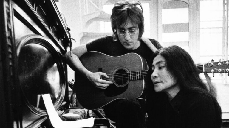 Johm lennon and Yoko Ono in New York during the 70s