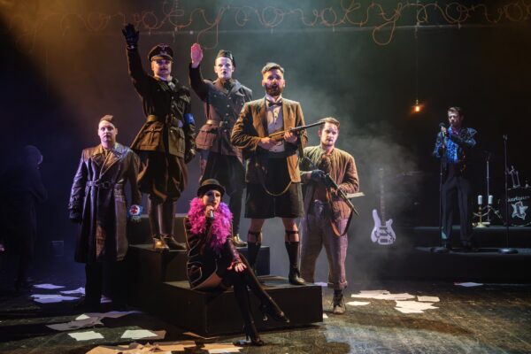 Silný príbeh o láske a odvahe Kabaret Metropolka – ostrovy slobody v totalitách na Slovensku