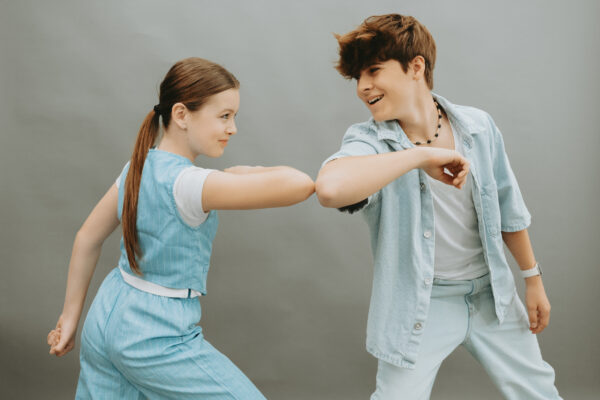 2Faces: Mladé popové duo, ktoré prináša radosť aj odkaz  Zahoď Starosti