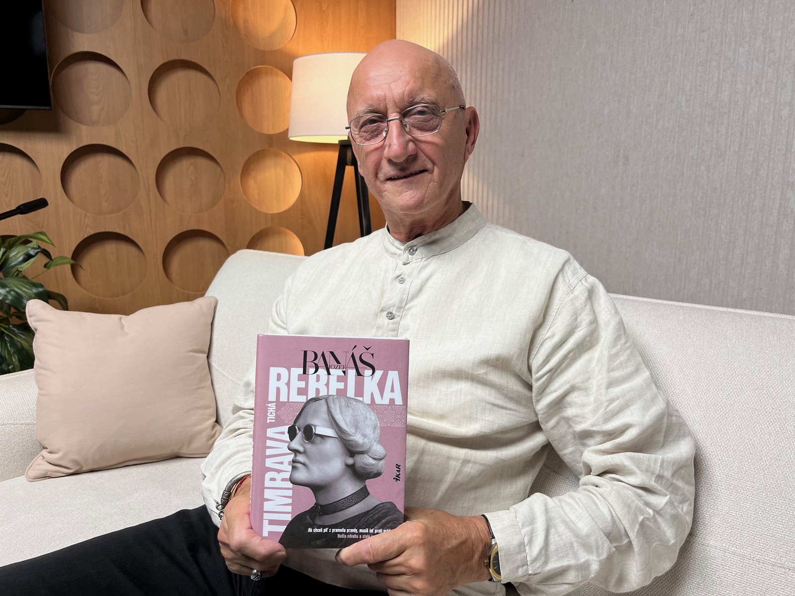 „Keby bola Angličanka, bola by to druhá Jane Austenová...alebo prinajmenšom Božena Němcová,“ tvrdí Jozef Banáš