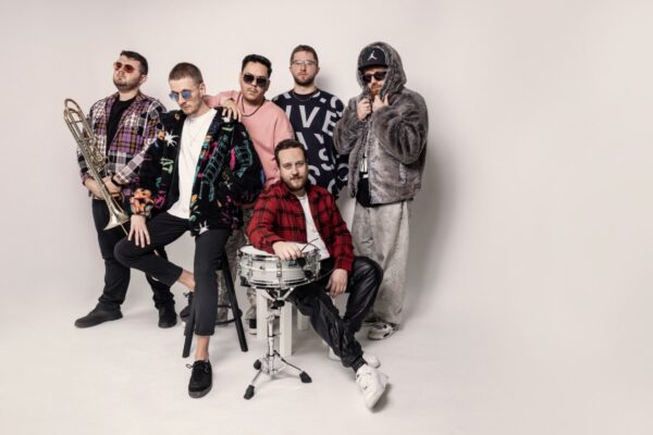 NOTA uvádza autentickú live session ku skladbe Páslo dievča pávy od Eugena Suchoňa