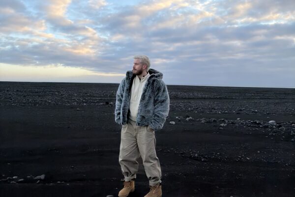 Alan Murin predstavuje svoju najosobnejšiu skladbu “Dokonalá”. Videoklip natočil na magickom Islande