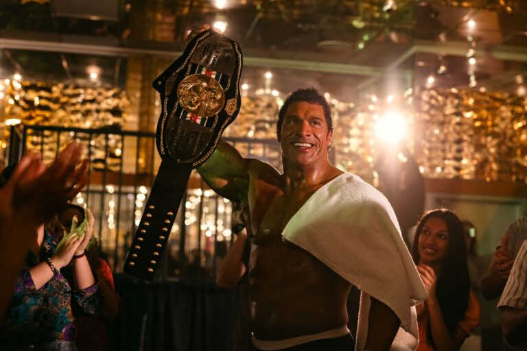 “The Rock” prichádza na plátna kín ako drvič v ringu