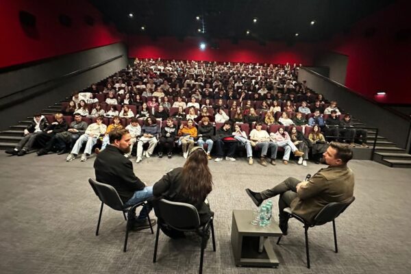 Tvorcovia filmu ŠTÚR plnia posolstvo svojho hrdinu: Vzdelanie tvorí kultúru, kultúra tvorí národ Organizujú špeciálne premietanie pre deti na košickom Luníku IX