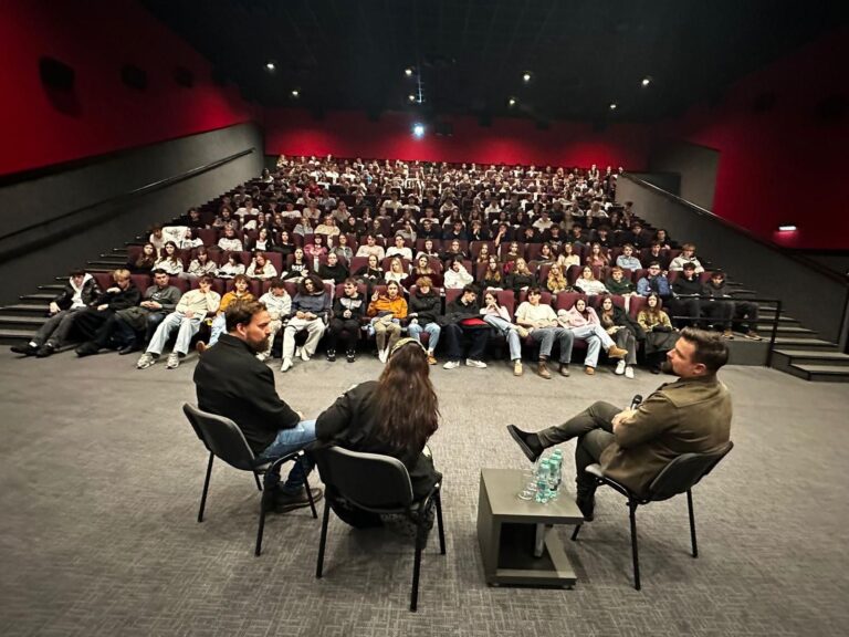 Tvorcovia filmu ŠTÚR plnia posolstvo svojho hrdinu: Vzdelanie tvorí kultúru, kultúra tvorí národ Organizujú špeciálne premietanie pre deti na košickom Luníku IX