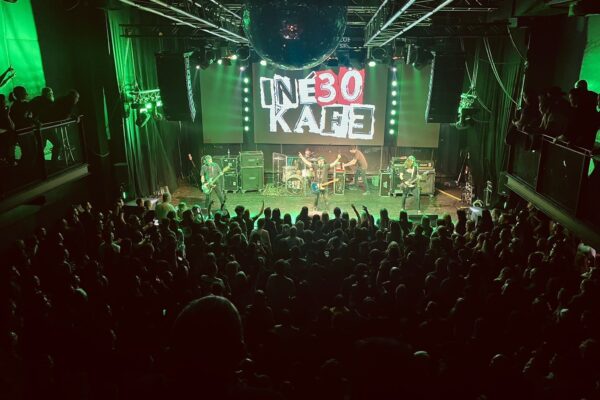 Vypredané sály od Plzne po Brno. INEKAFE sa vracia domov, koncert presúva do väčšieho priestoru v Banskej Bystrici!