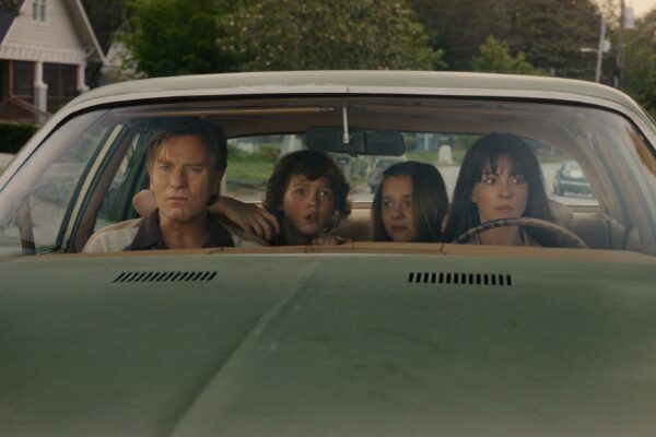 Anne Hathaway a Ewan McGregor zisťujú, čo sa pokazilo na konci Oak Street