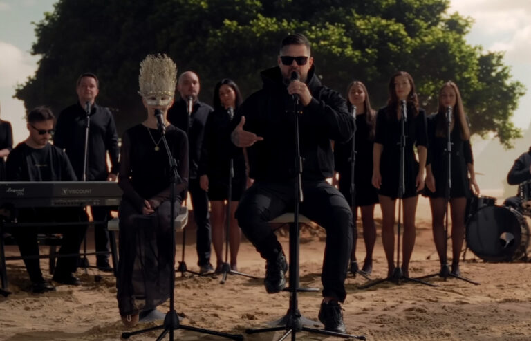 Momo šokoval fanúšikov: Z tvrdého rapera sa stal hlas viery. Nový album Milovaný je jeho najosobnejšou spoveďou