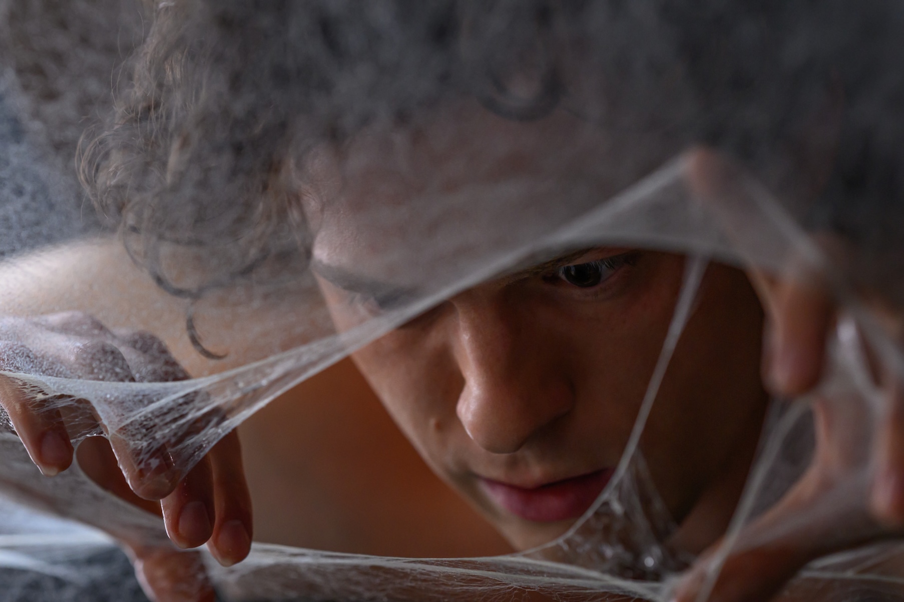 Spider-Man sa mení. Nový trailer ukazuje Petrov najzraniteľnejší moment
