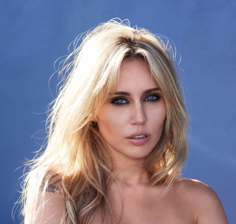 Miley Cyrus Press Photo - Credit Mert Alas m